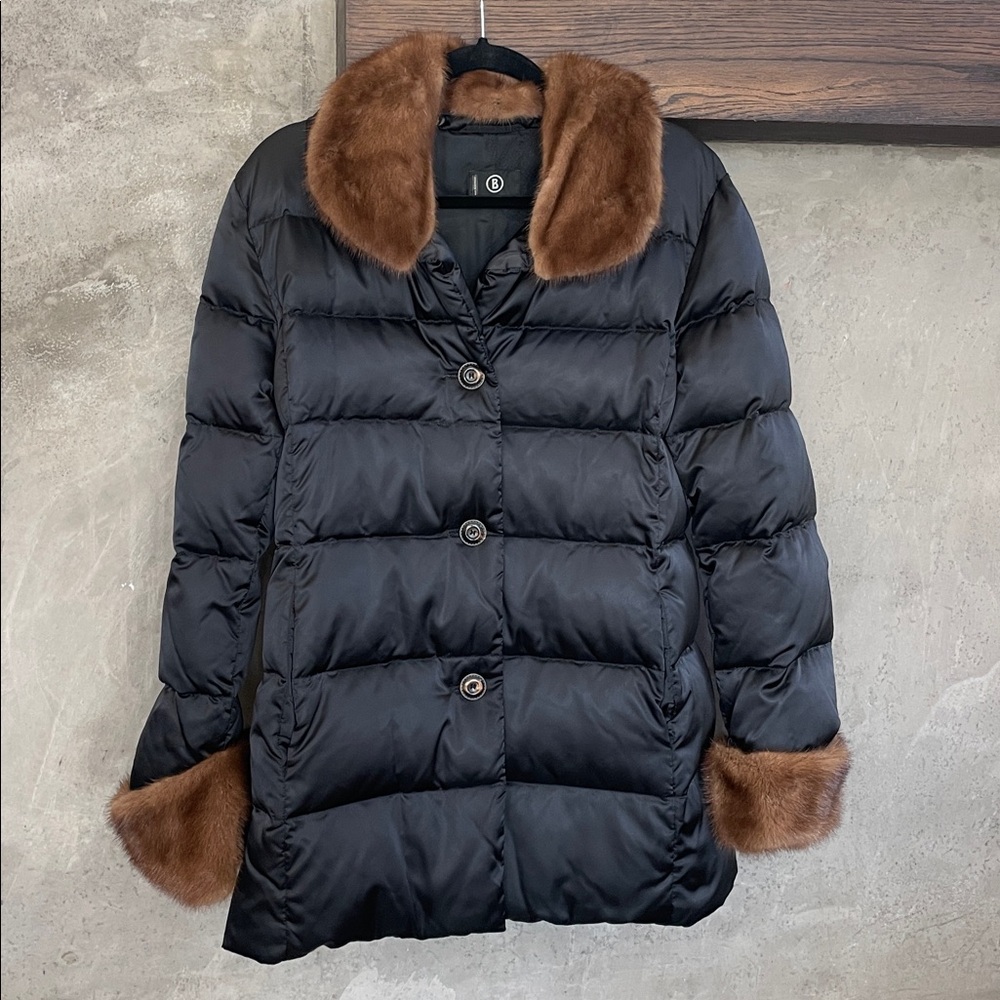 Elegant Black Puffer Down Coat with real Mink Trim